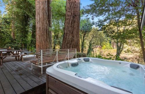 Villa Grande House | Cozy Riverfront Cabin with Dock Fire Pit & Dogs OK