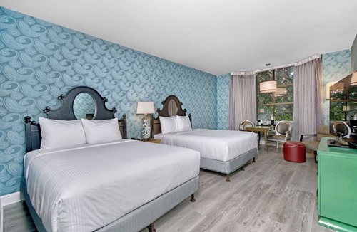 Downtown San Francisco Hotel | Cozy Room with Pool Access, Fireplace & Free Breakfast in San Francisco