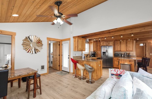 Seaside Cottage | Cozy Seaside Cottage Walk to Beach Fenced yard