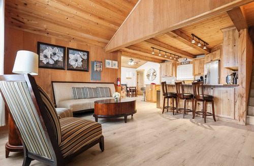 Seaside Cottage | Cozy Seaside Cottage Walk to Beach Fenced yard