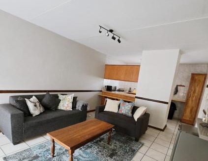 Langenhoven Park Apartment | Cozy secure apartment