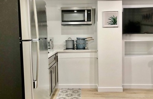 Ashland House | Cozy Serene 1BR Unit with AC & Covered Patio