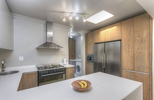 Sandown House | Cozy stay in the heart of Sandton, with a housecleaner at your disposal