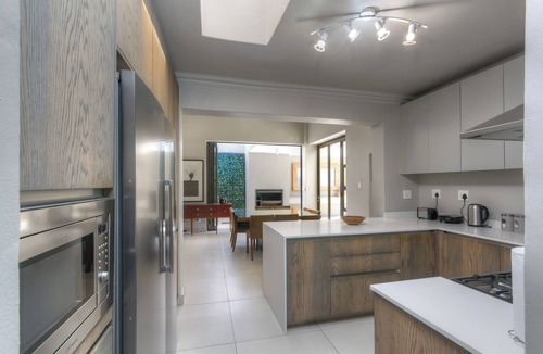 Sandown House | Cozy stay in the heart of Sandton, with a housecleaner at your disposal
