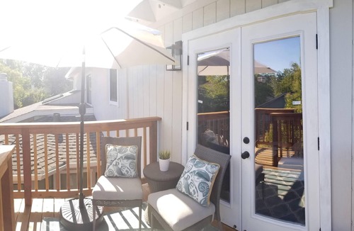 Santa Rosa Apartment | Cozy Studio w/Private Balcony & Treetop Views in Santa Rosa