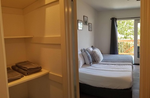 Santa Rosa Apartment | Cozy Studio w/Private Balcony & Treetop Views in Santa Rosa