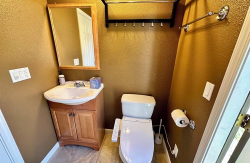 Estates Apartment | Cozy studio with Kitchenette, WiFi and AC in enchanting San Jose.