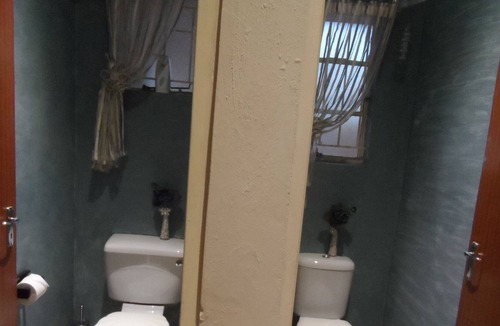 Bloemfontein Bed & Breakfast | Cozy triple room with king sized bed and single bed, near Bloemfontein