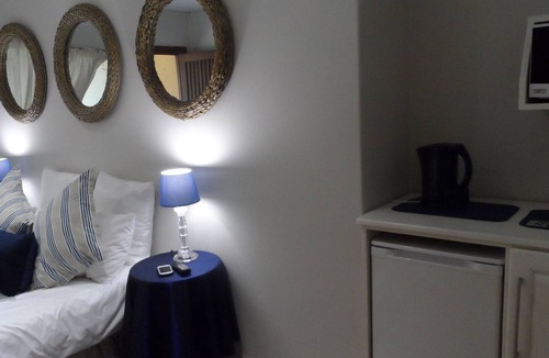 Bloemfontein Bed & Breakfast | Cozy triple room with king sized bed and single bed, near Bloemfontein