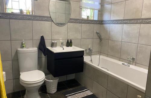 Eldoraigne Apartment | CozyatCaley - Private Apartment