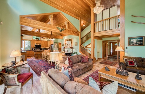 Alpine Meadows House | Creek Side at Alpine - 4 Primary Suites, Hot Tub, Shuttle to Slopes, Dog OK