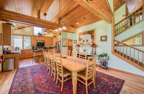 Alpine Meadows House | Creek Side at Alpine - 4 Primary Suites, Hot Tub, Shuttle to Slopes, Dog OK