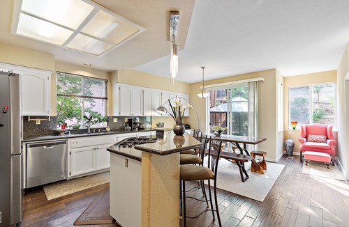 Castro Valley House | Creek view sunshine room for 1 person