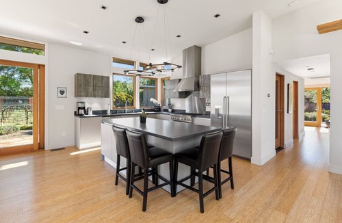 Kenwood House | Creekside Vista Retreat *30+ Day Rental*