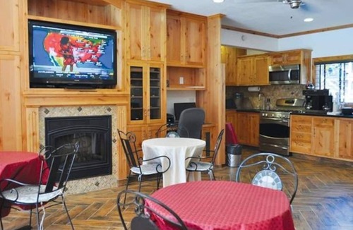 Lakeside Park Cabin | Cross to Heavenly, heart of South Lake Tahoe