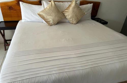 UMuziwabantu Bed & Breakfast | Crown Eagle Guest House