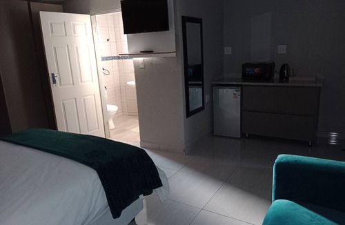 Greater Giyani Cabin | CyC Guest Lodge