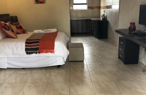 Greater Giyani Cabin | Dam Vista Retreat