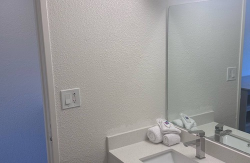 Davis House | Davis- Private one-bedroom with pool