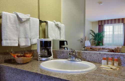 Hayward Hotel | Days Inn by Wyndham Hayward Airport