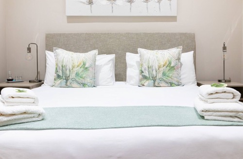 Oudtshoorn House | De Akker Guest House - luxurious king
