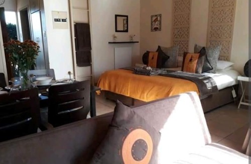 Clarens Apartment | de Klerens Gems Topaz Self Catering Studio