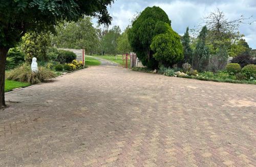 Maluti a Phofung House | De Rust Guest house
