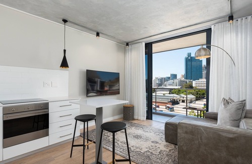 Cape Town City Centre Apartment | De Waterkant Apartment with Stunning Views