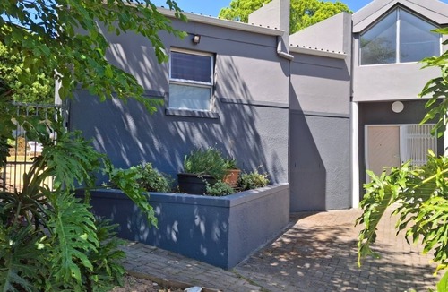 Kenridge Apartment | Dee-Ones at Napier , Self Catering with pool , 2 min from Durbanville Winelands