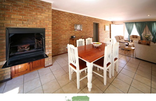 Trawal House | DeKeurboom Guesthouses. (Weslyn Luxury Cottage)