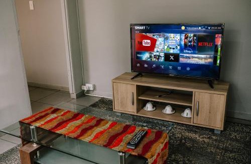 Germiston House | Delightful 1 Bedroom Flat in Germiston with WI-FI