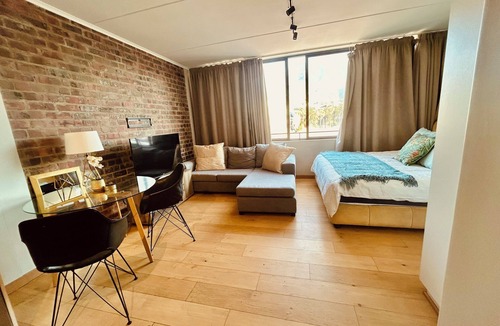 Salt River Apartment | Delightful studio in Woodstock, Cape Town perfect for Couples and Digital Nomads