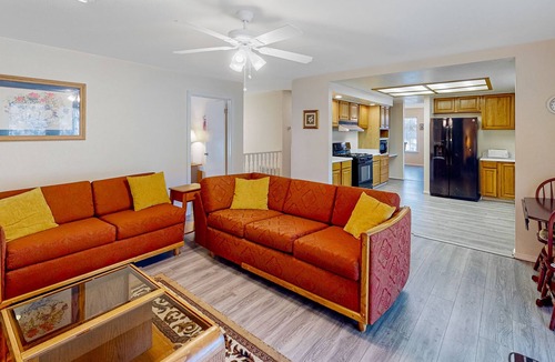 Alta Sierra House | Delightful wooded oasis with balcony, AC, W/D, & wonderful views of wildlife