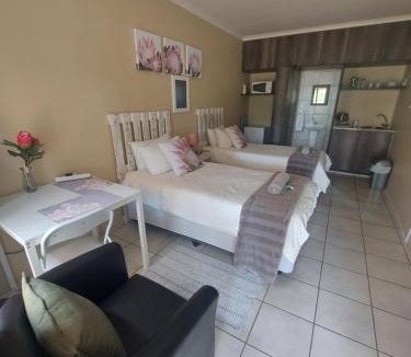 Flora Park House | DeLutz Overnight Accommodation Room 2