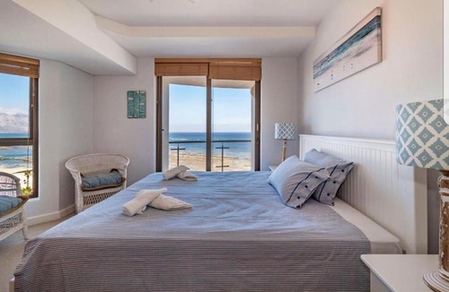 Strand Apartment | Deluxe Beachfront Apartment