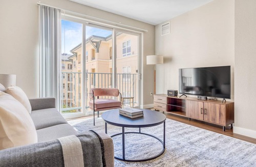 San Bruno Apartment | Deluxe San Bruno 2BR w/ Pool, Gym & W/D, near I-280 & 101, by Blueground
