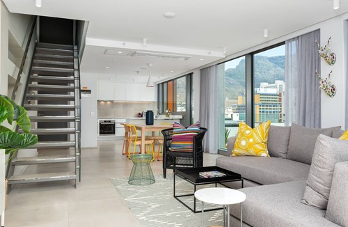 Bo'Kaap Apartment | Designer Apartment With Table Mountain Views