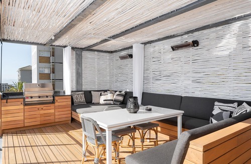 Green Point Apartment | Designer Pool Villa | Tranquil Green Point Oasis