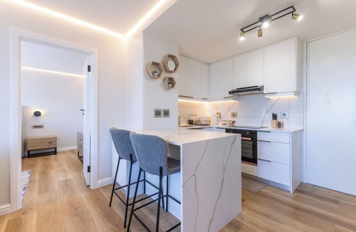 Three Anchor Bay Apartment | Designer Sea Point Apartment | Pool + Wifi