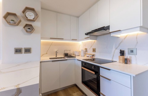 Three Anchor Bay Apartment | Designer Sea Point Apartment | Pool + Wifi