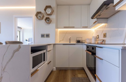 Three Anchor Bay Apartment | Designer Sea Point Apartment | Pool + Wifi