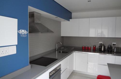 Camps Bay Apartment | Designer Studio Camps Bay