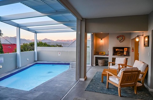 Gordons Bay Central Apartment | Die Badhuis - Fabulous living with private pool - Sleeps 4