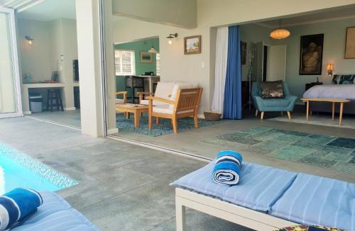 Gordons Bay Central House | Die Badhuis, for Fabulous living! Sleeps 4, Private pool
