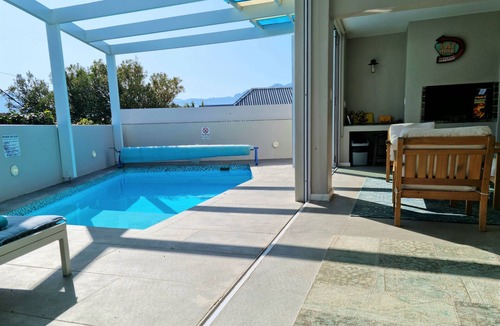 Gordons Bay Central House | Die Badhuis, Gordons Bay