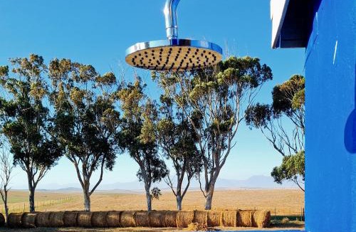 Overberg District Municipality House | Die Blouhuis Farmhouse Retreat with a hot tub