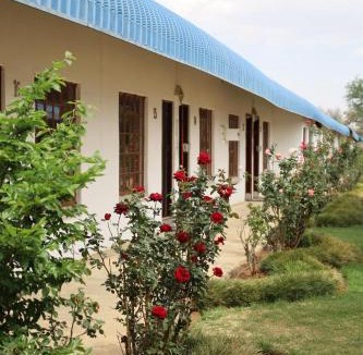 Maquassi Hills House | Die Geel Huis Guesthouse