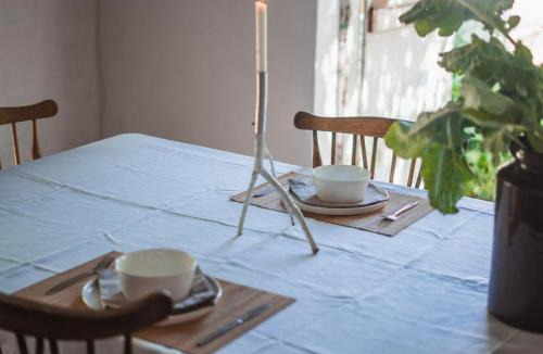 Renosterberg Cabin | Die Naaldekoker Kamers