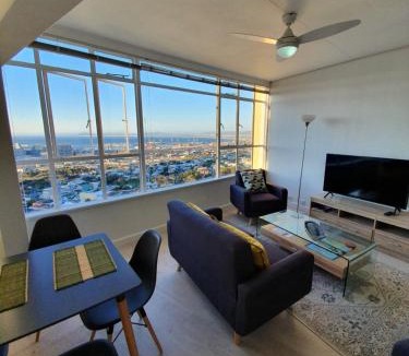 Cape Town City Centre Apartment | Disa Park 14th Floor Apartment with City Views