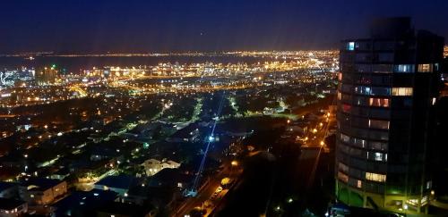 Cape Town City Centre Apartment | Disa Park 17th Floor Apartment with City Views